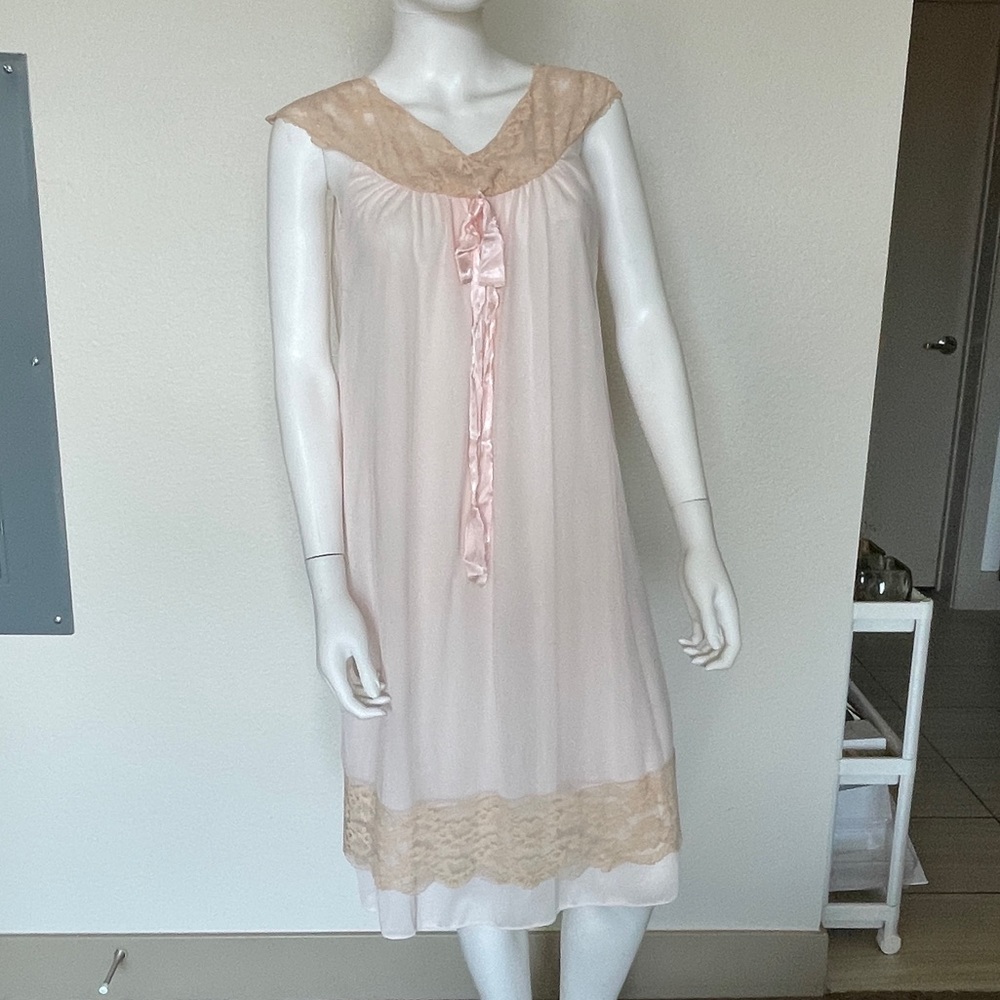 Vintage ILGWU 50’s Pink Nylon Chiffon Lace Layer Nightgown Aristocraft Medium
